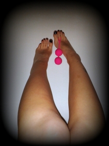 Hacer ejercicios pélvicos con mis bolas chinas :)